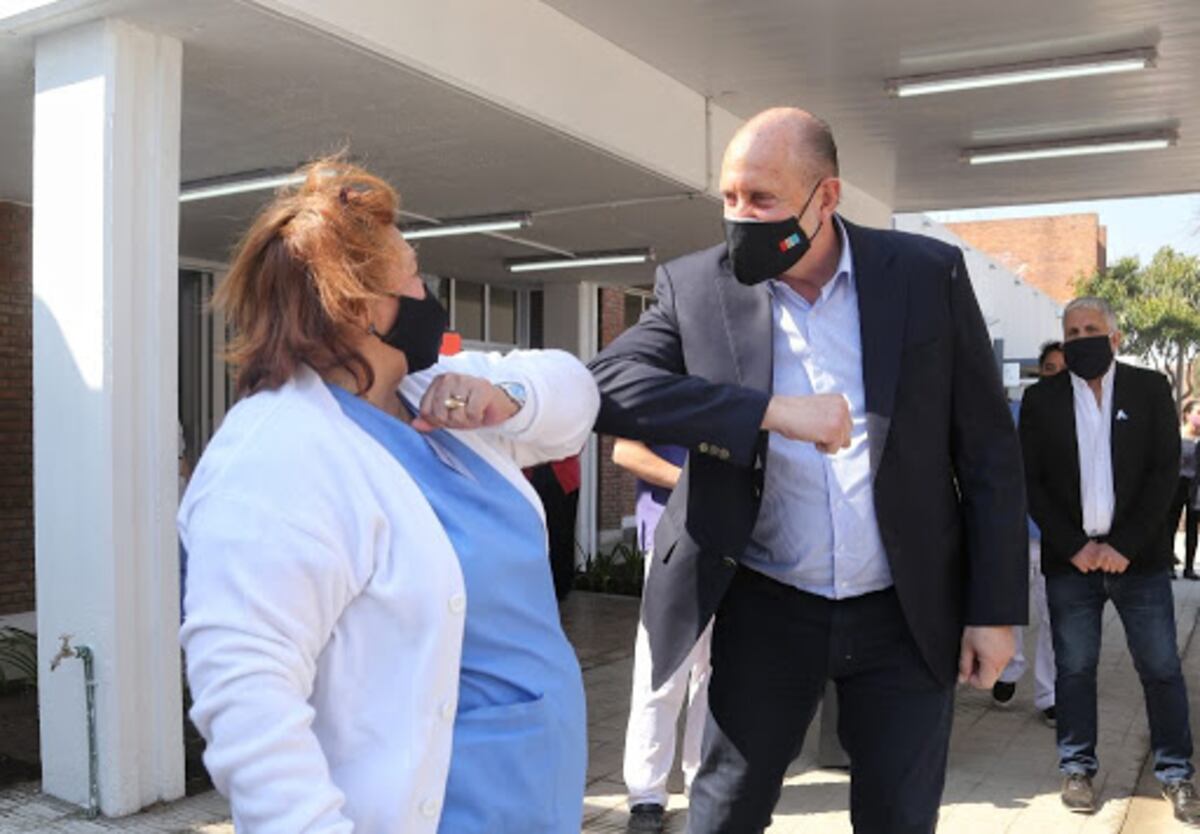 Omar Perotti dio positivo por coronavirus y continúa aislado