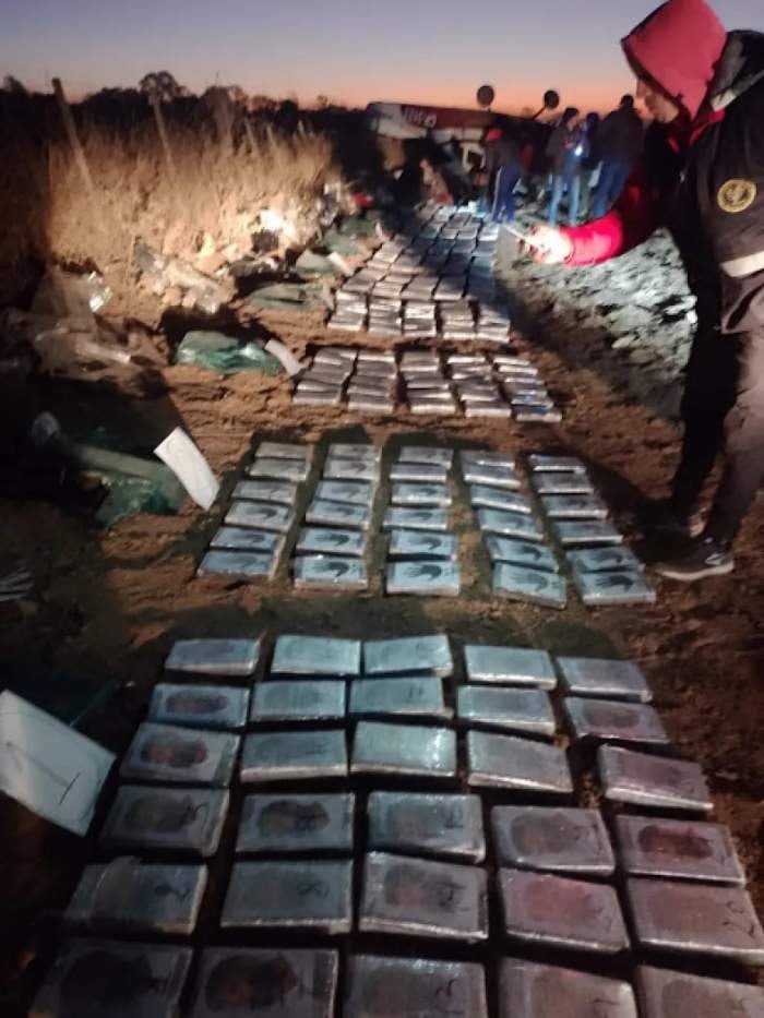 Secuestraron más de 300 kilos de cocaína tras el accidente de la avioneta que intentó aterrizar en Chaco.