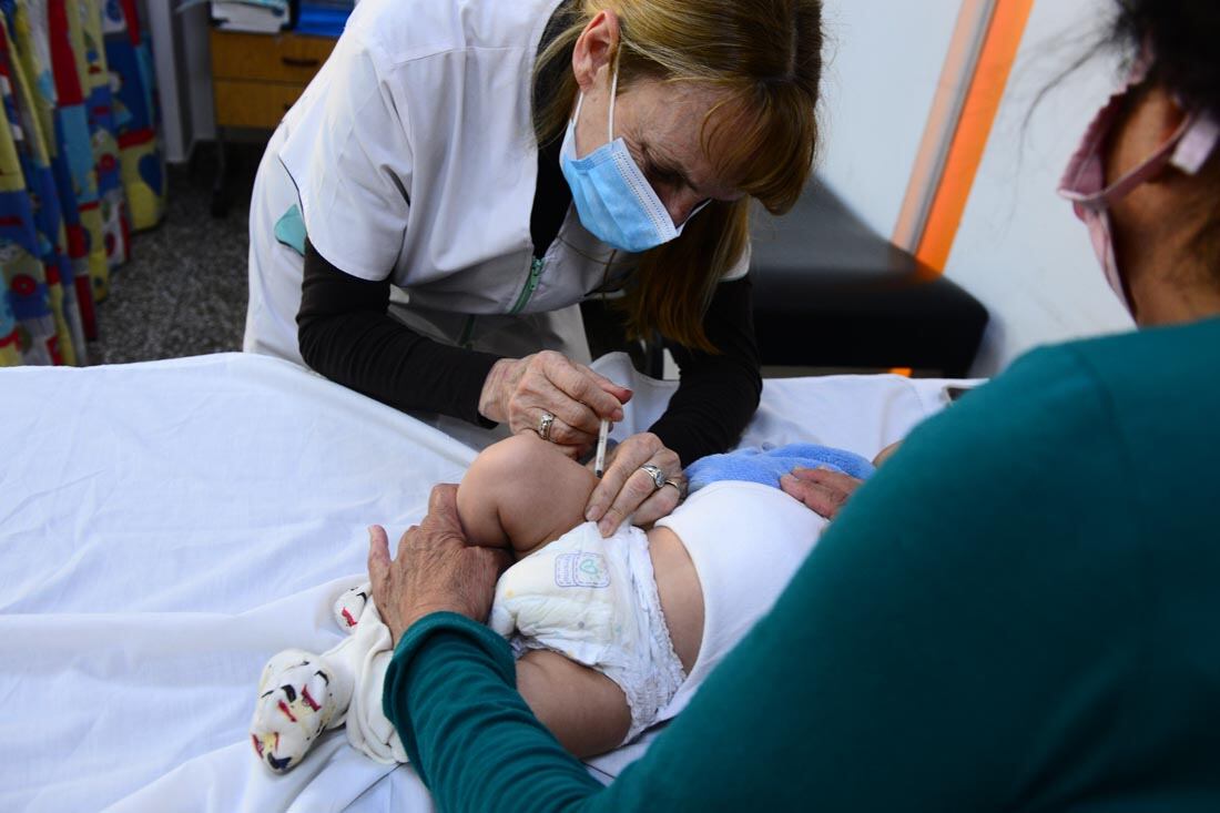 Bajó el porcentaje de niños vacunados con las dosis del calendario oficial (BCG triple viral, quíntuple, etc) . (José Hernández/La Voz)