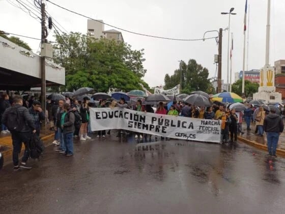 Marcha por la universidad pública: pese a las inclemencias climáticas Misiones se unió a la masiva movilización.