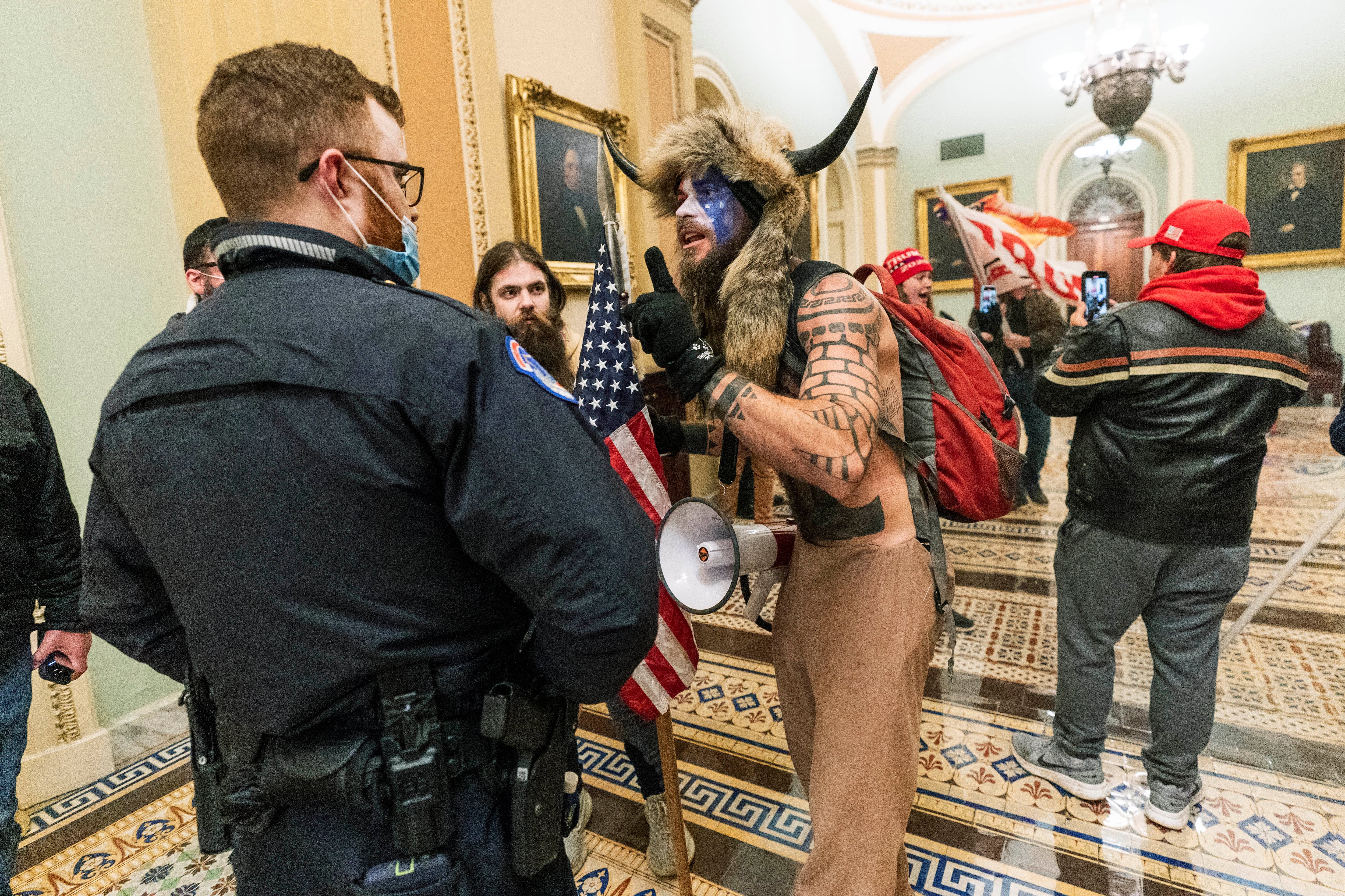 Trump fue imputado políticamente por “incitar la insurrección” por arengar a sus seguidores frente a la Casa Blanca (AP Foto/Manuel Balce Ceneta)