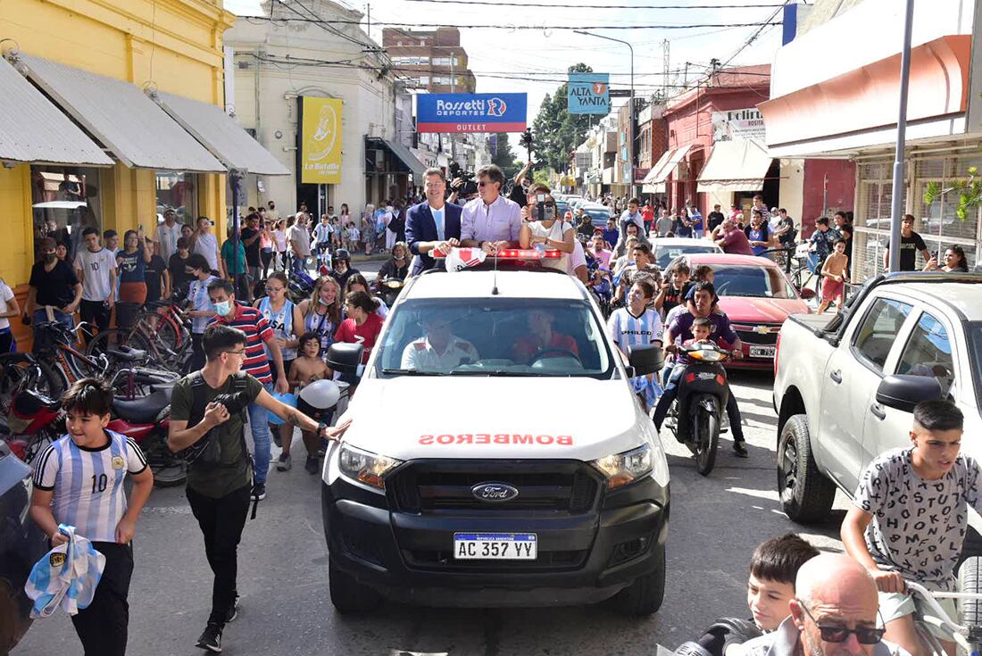 Caravana en homenaje a Mario Alberto Kempes en Bell Ville