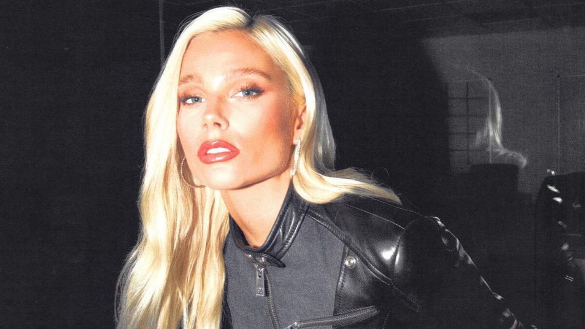 El día que Valentina Zenere celebró año nuevo con un vestido cut out turquesa
