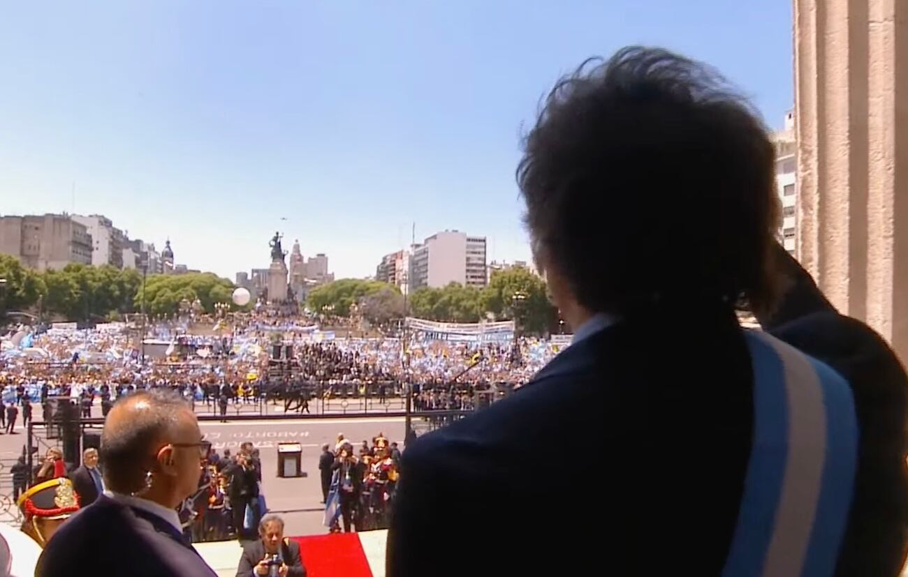 Milei salió del Congreso para dar un discurso ante la gente. Foto: Captura de video