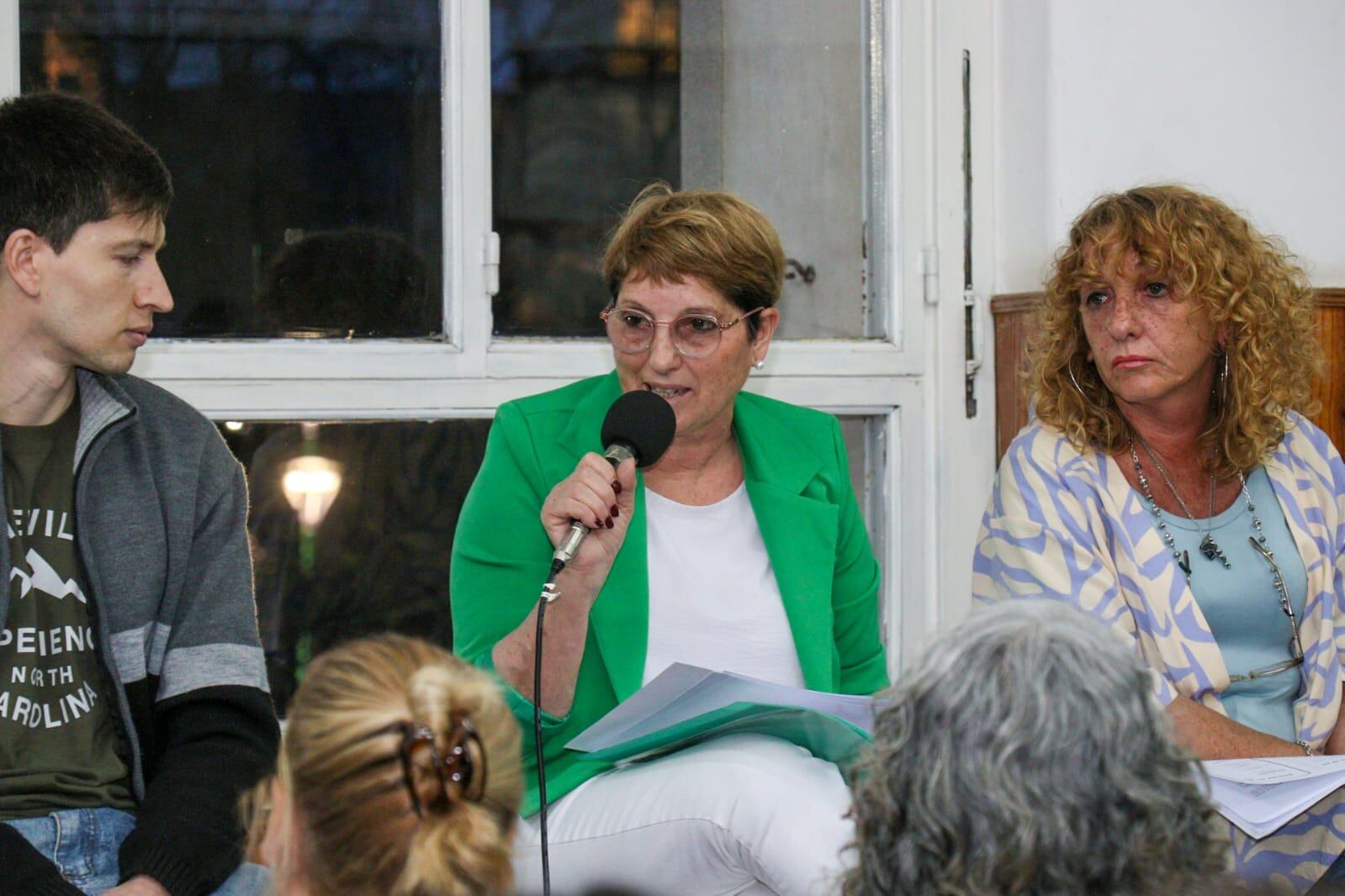 Los candidatos a intendente  debatieron en el Instituto Nº 33