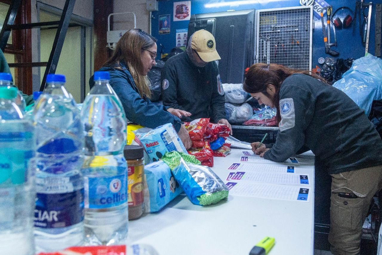 Vuoto visitó, el Albergue Municipal donde se llevó adelante la “Colecta Solidaria por los Damnificados de Bahía Blanca”.