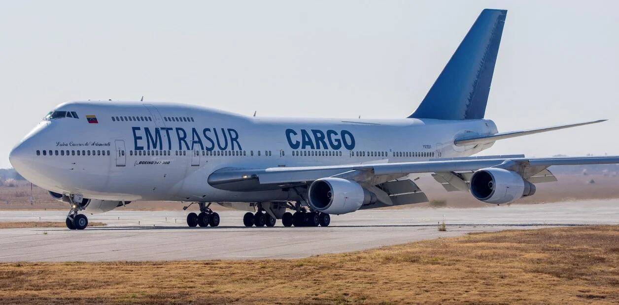 El avión Boeing 747 que está retenido en Ezeiza y es foco de conflicto con Venezuela. 