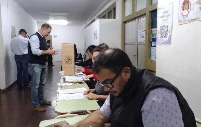 Elecciones en Misiones 2023: Daniel Behler emitió su voto en Oberá.