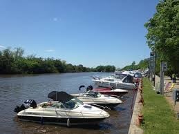 El Yacht Club Argentino ubicado en la Dársena Norte de la Ciudad de Buenos Aires, uno de nuevos los "corredores seguros" establecidos.