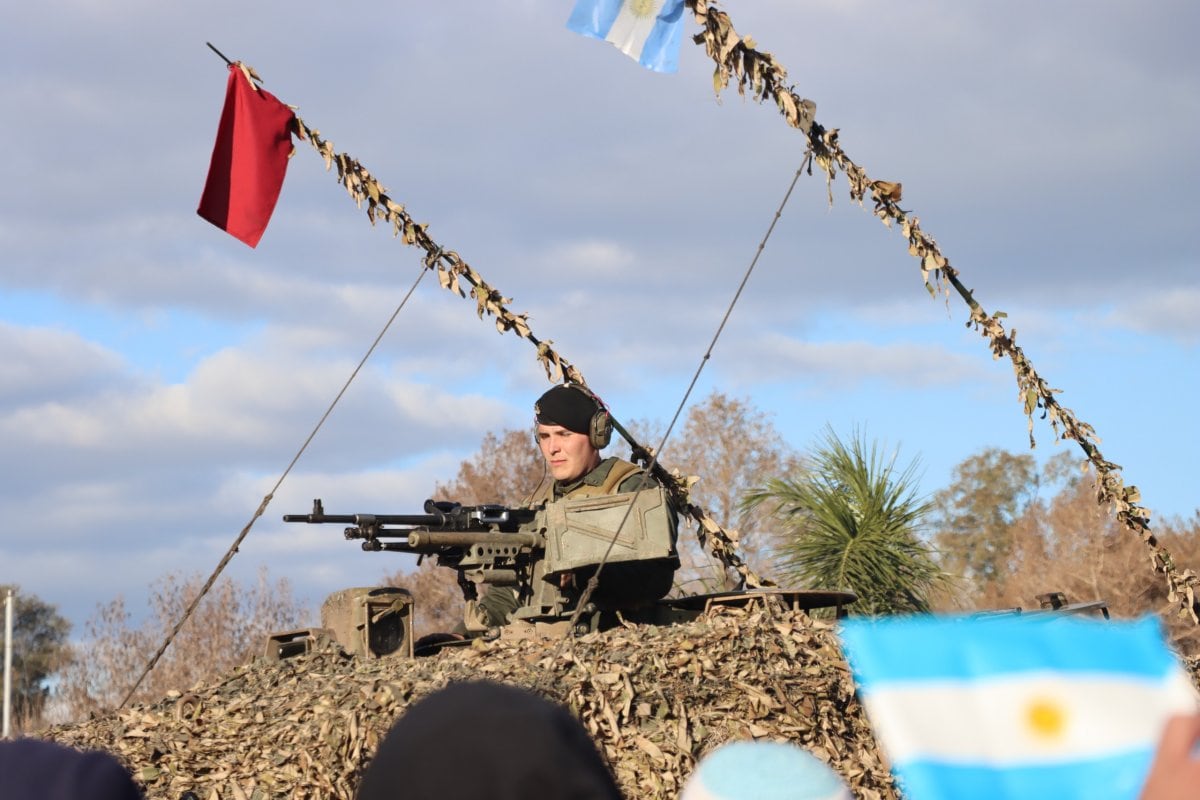 Multitudinario desfile en la Costanera de Gualeguaychú por el Día de la Independencia