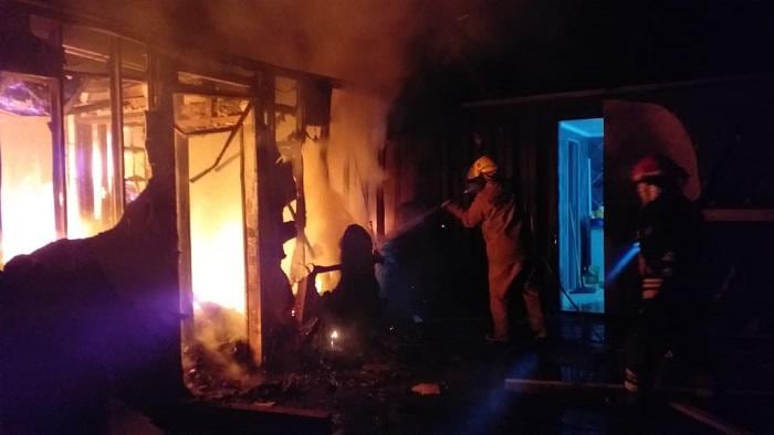 Impresionante incendio en la casa de Diego Reinhold.