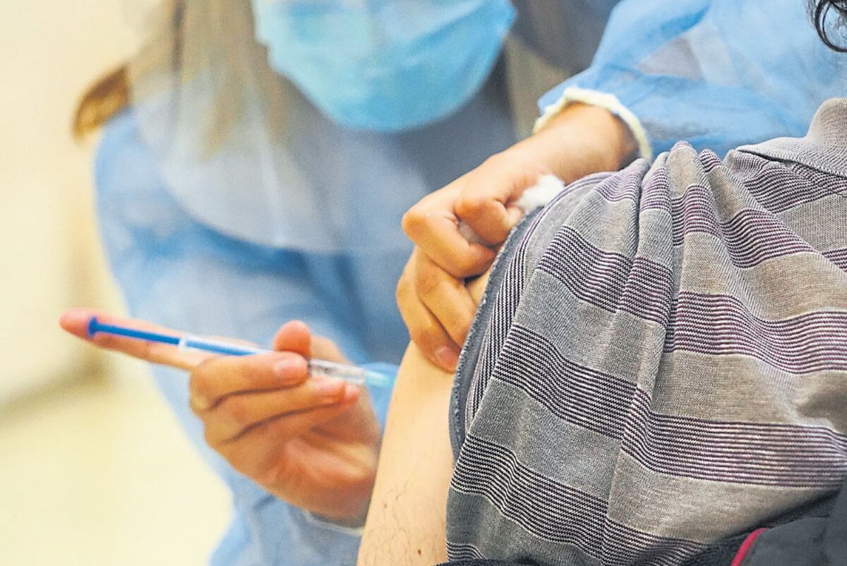 Coronavirus: revelan que la combinación de vacunas puede ser más efectiva que dos dosis de igual laboratorio