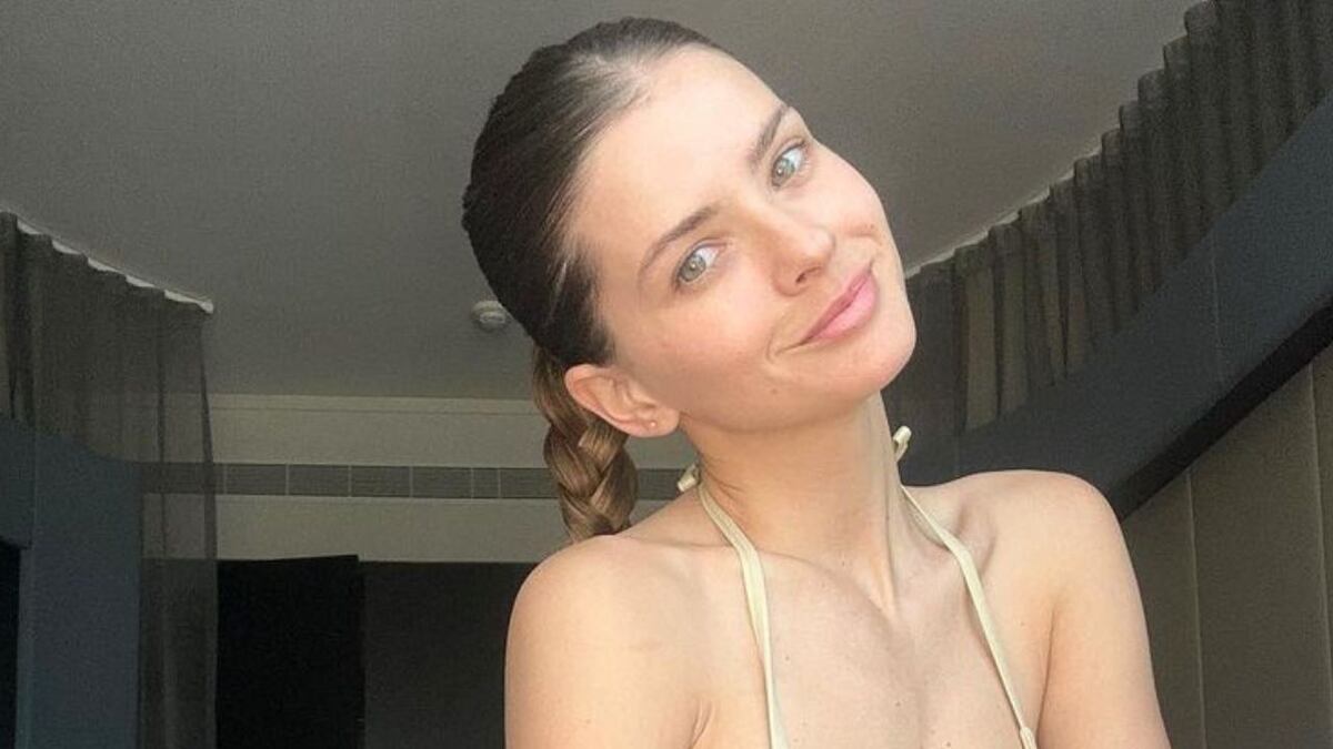 La China Suárez modeló con una microbikini asimétrica en TikTok y se llevó todos los corazones rojos