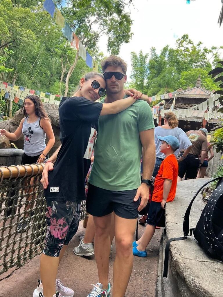 Jimena Barón con su novio Matías Palleiro en Disney