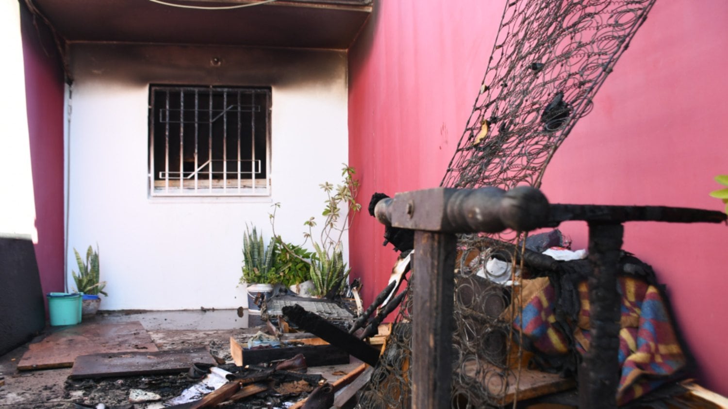 Así quedó la vivienda de los jubilados víctimas de un incendio