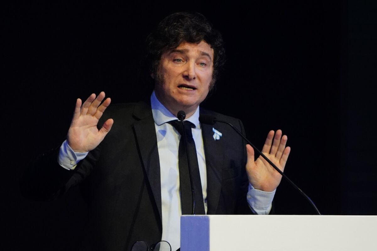 El Gobierno asegura que los salarios mejoraron y presiona con la “ley Bases” para “acelerar la recuperación”