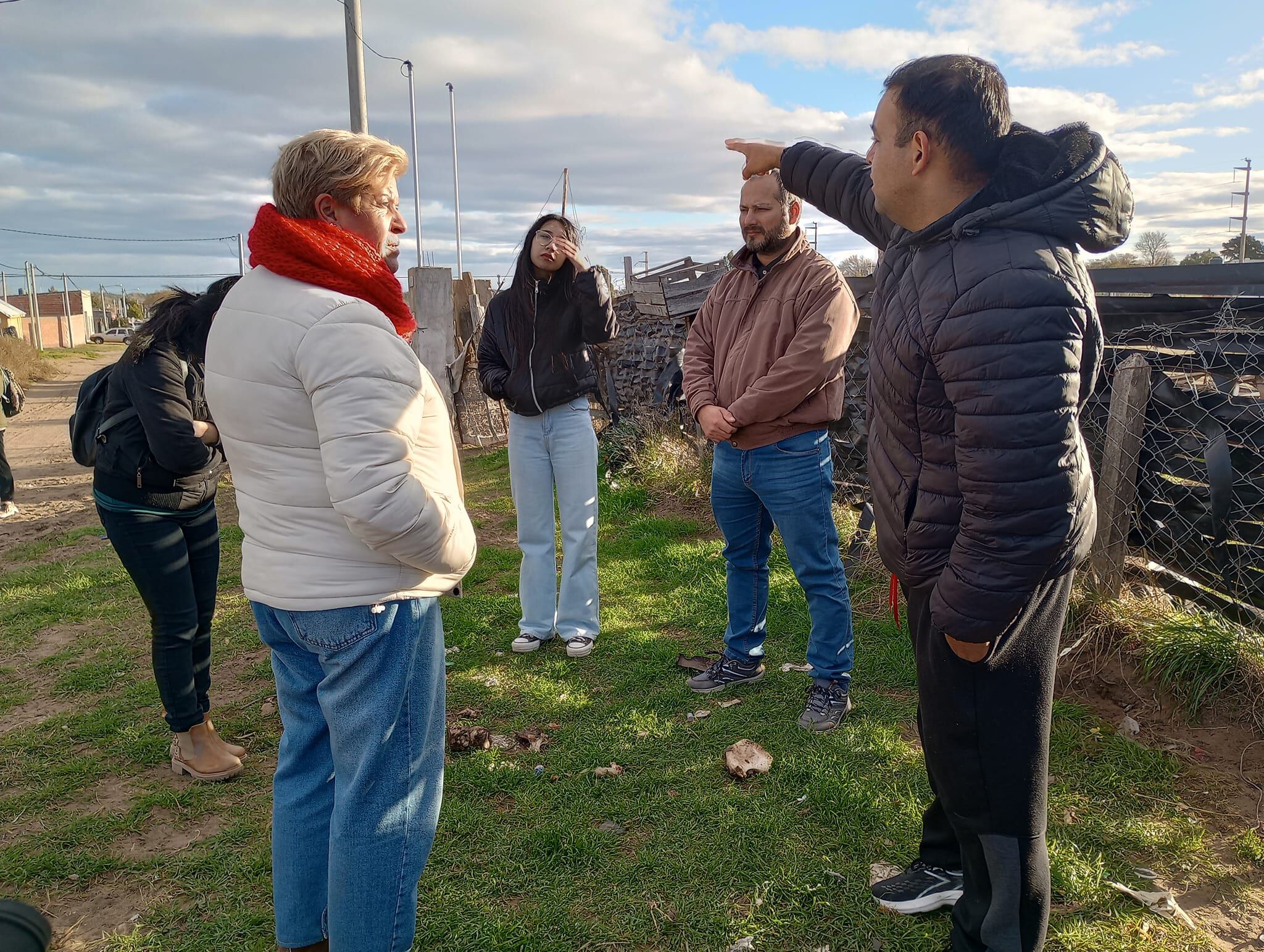 "Los vecinos que me acompañan me lo pidieron, ellos sintieron la necesidad de tener un lugar, una voz y quisieron que yo los representará", afirmó Liliana García sobre su precandidatura a Intendente.