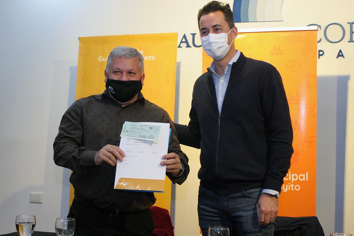 El vicegobernador Manuel Calvo entregó aportes económicos en Arroyito, Tránsito y La Tordilla