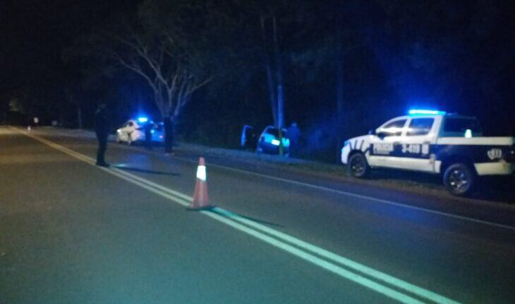 Alcohol al volante en Picada Sarmiento: un joven impactó contra un pino. Policía de Misiones