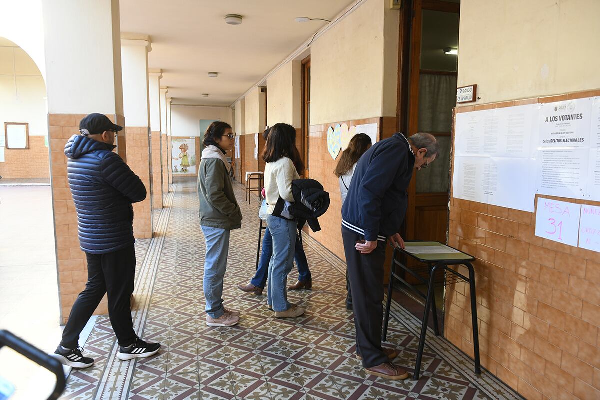 Elecciones 2023 en Córdoba: con la mitad de las mesas escrutadas, la participación subió al 67%