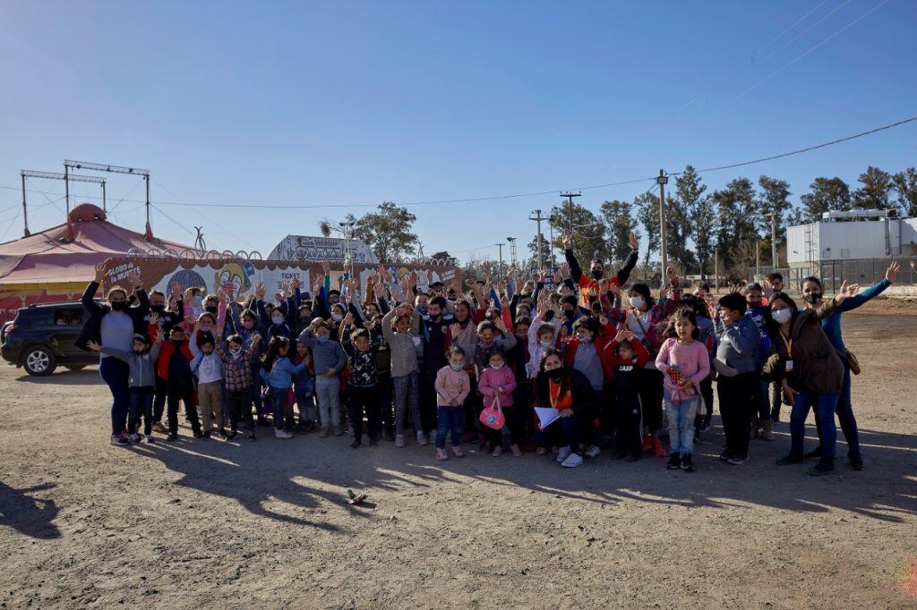 El intendente Benedetti llevó a chicos al circo