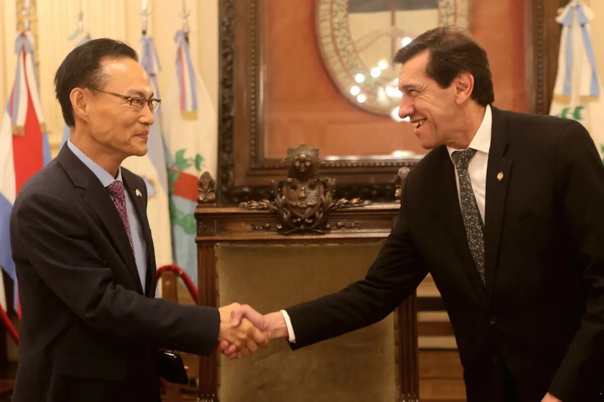 El embajador de la República de Corea, Lee Yong-soo, llegó a Jujuy y fue recibido por el gobernador Carlos Sadir.