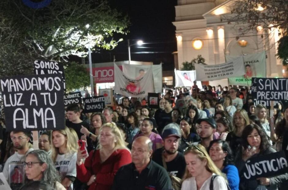 Multitudinaria marcha en Villa Dolores para recordar al adolescente.