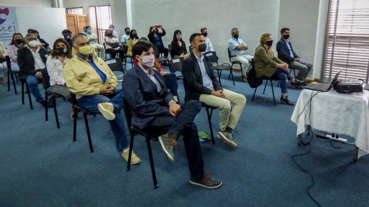 El evento en el auditorio de la UEJ fue desarrollado cuidando todos los recaudos prescriptos por el protocolo sanitario en pandemia.