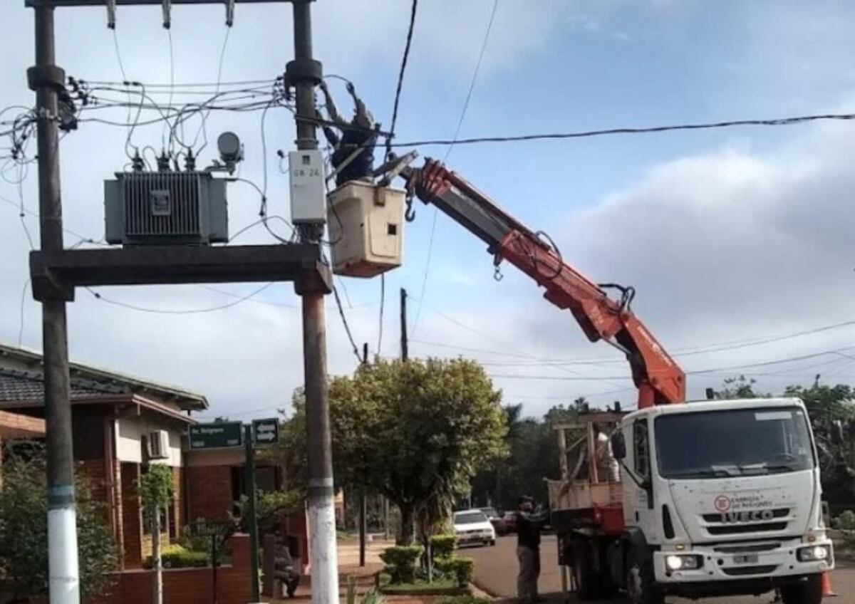 Ampliación del servicio y mejoras del tendido eléctrico en Gobernador Roca