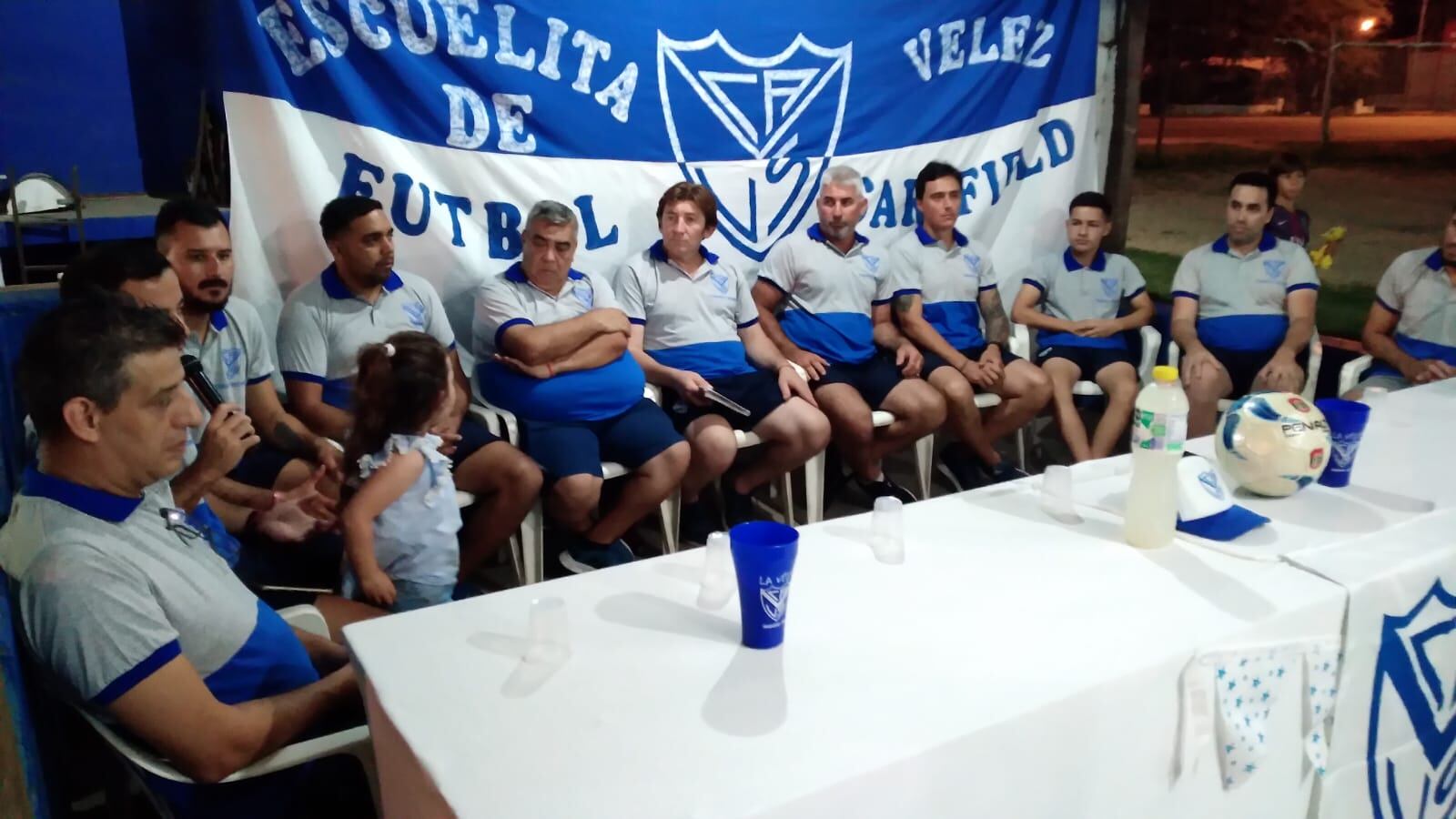 Club Velez Sarsfield de Transito presentó indumentaria 2023