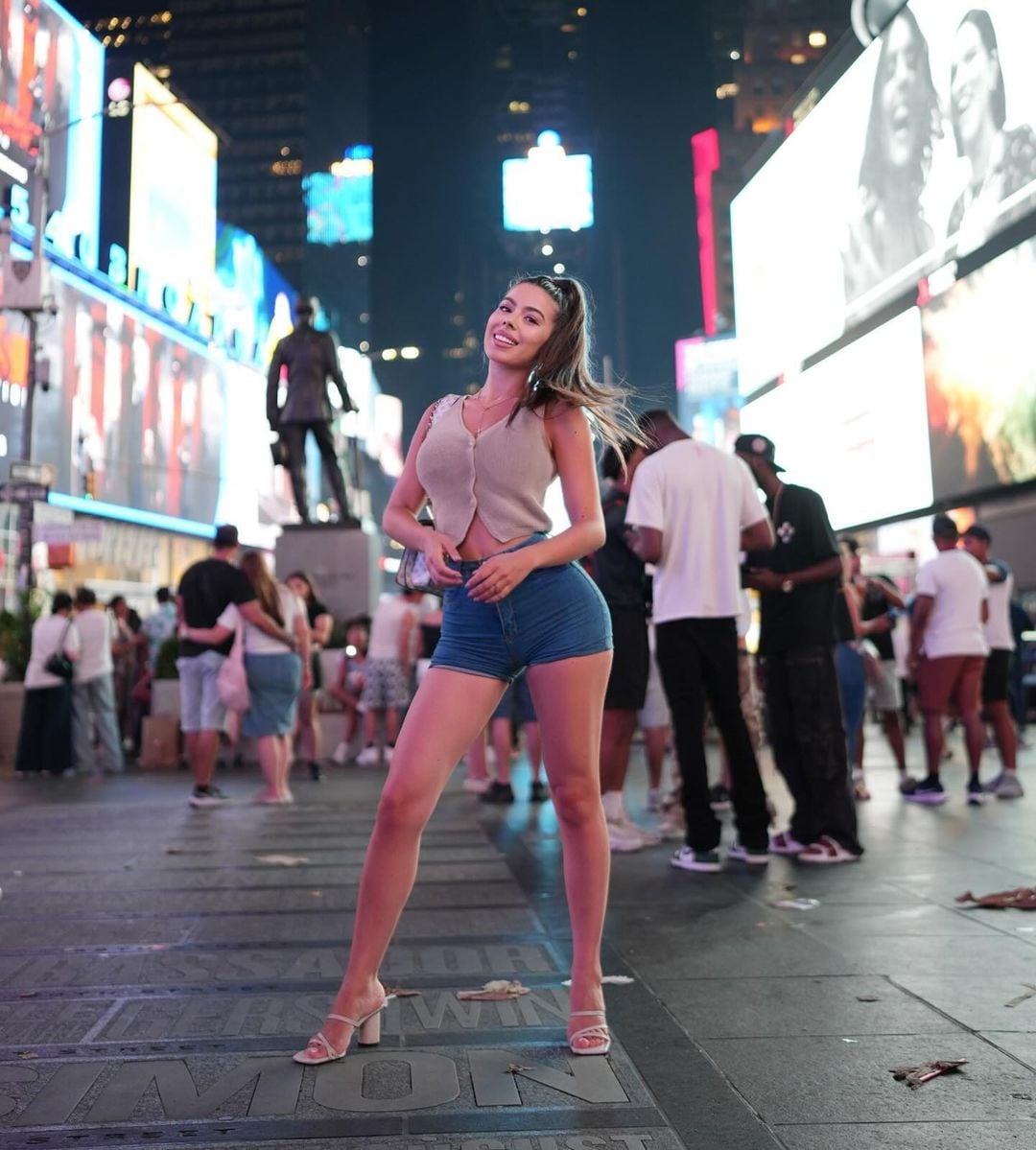 Sara Duque, la profe de inglés de Julián, calentó la previa de la final de la Copa América con su look urbano