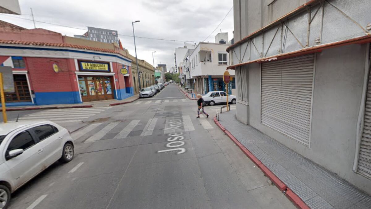 Inseguridad en Córdoba: impidió un robo con una patada voladora a un motochorro