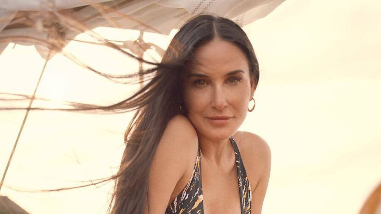 Demi Moore deslumbró con su look verde