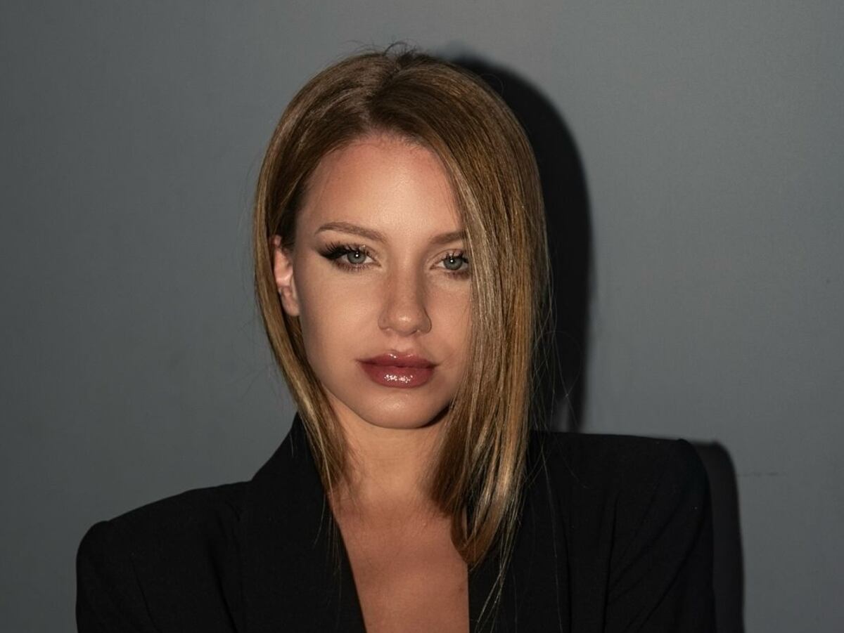 Rocío Pardo, la novia de Nicolás Cabré, levantó la temperatura con un jugado topless