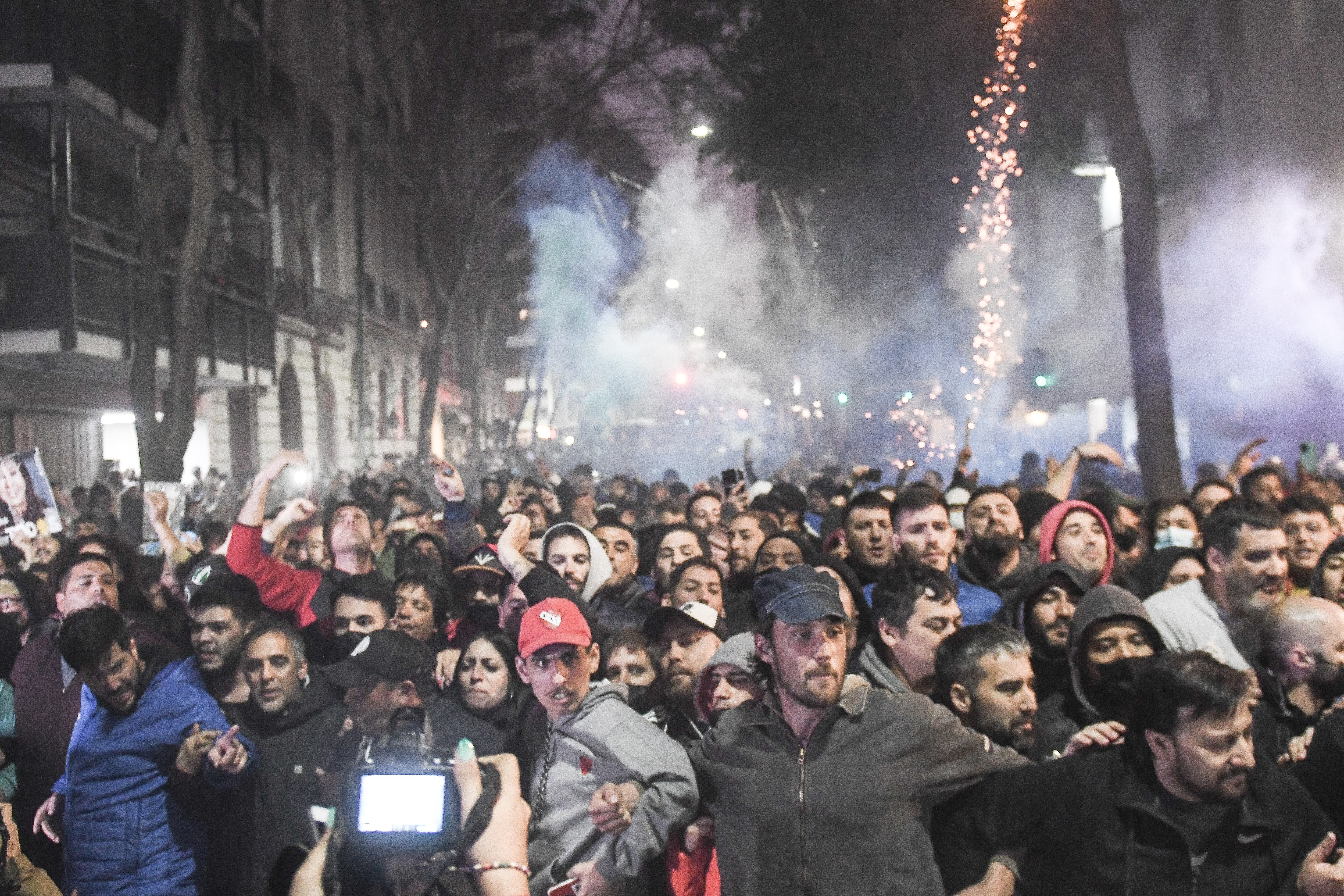 Este sabado hubo incidentes en la casa de Cristina Fernández De Kirchner en Recoleta
ciudad de Buenos Aires
Policia
Foto Federico Lopez Claro