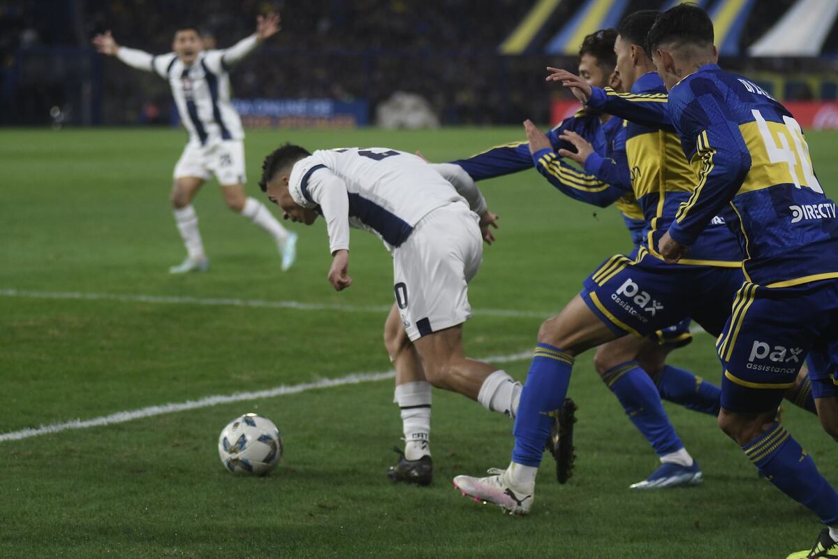 Talleres empató en su visita a Boca y sigue arriba en la tabla del Torneo de la Liga