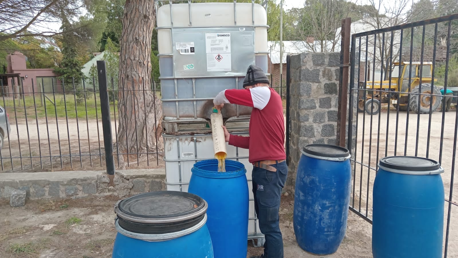 Recolectan mil litros de aceite vegetal usado en la localidad de Reta