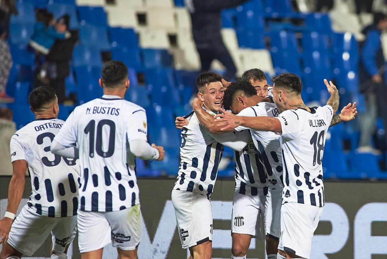 Festejo de los jugadores de Talleres tras su gol ante River por los 16avos de final de la Copa Argentina. (Prensa Talleres)