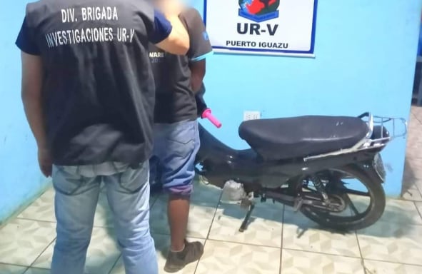 Un individuo fue detenido tras conducir una motocicleta robada en Puerto Iguazú.