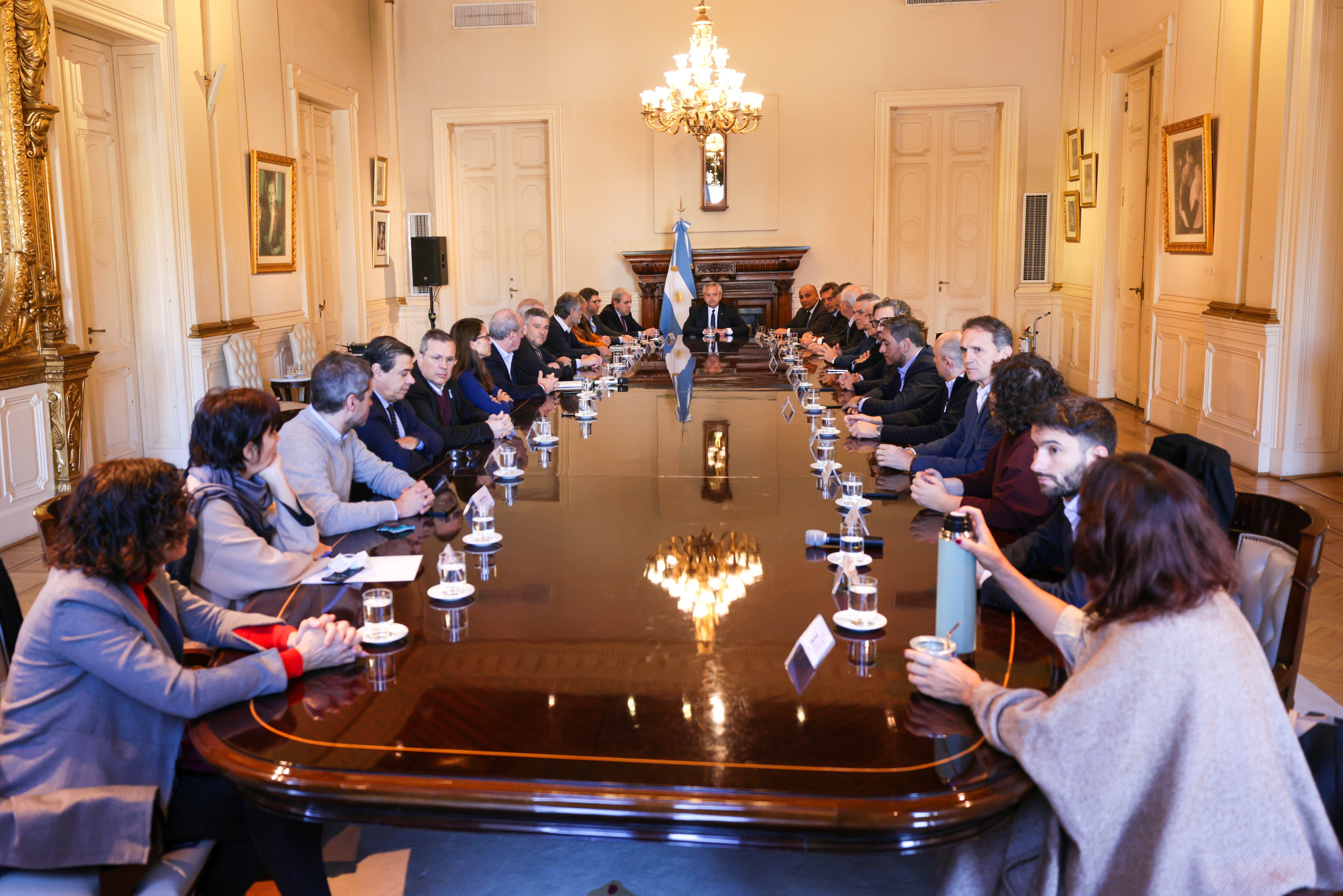 Tras la reunión de gabinete, el Gobierno anunció que se sumará en la marcha en la Plaza de Mayo. 
