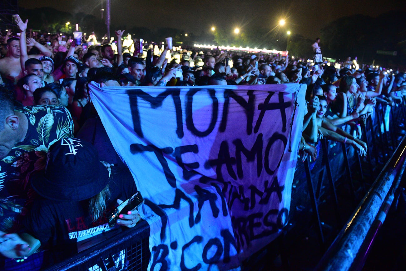 La Mona Jimenez Bum Bum en el Estadio Kempes . (José Gabriel Hernández / La Voz)