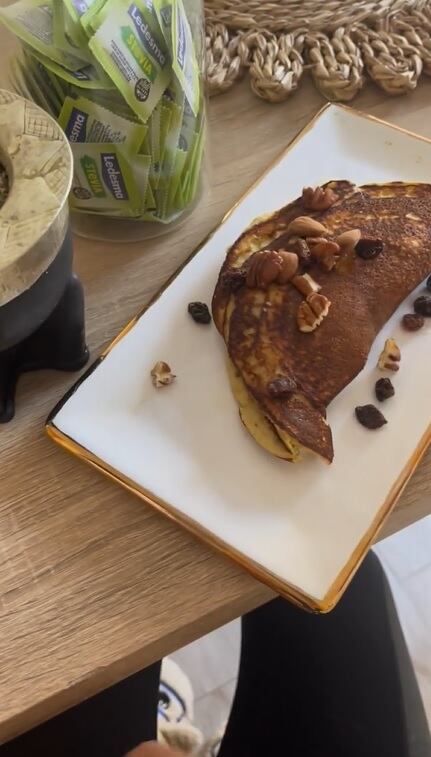 El desayuno “super liviano” de Cande Molfese con manzana y avena para antes de salir a entrenar