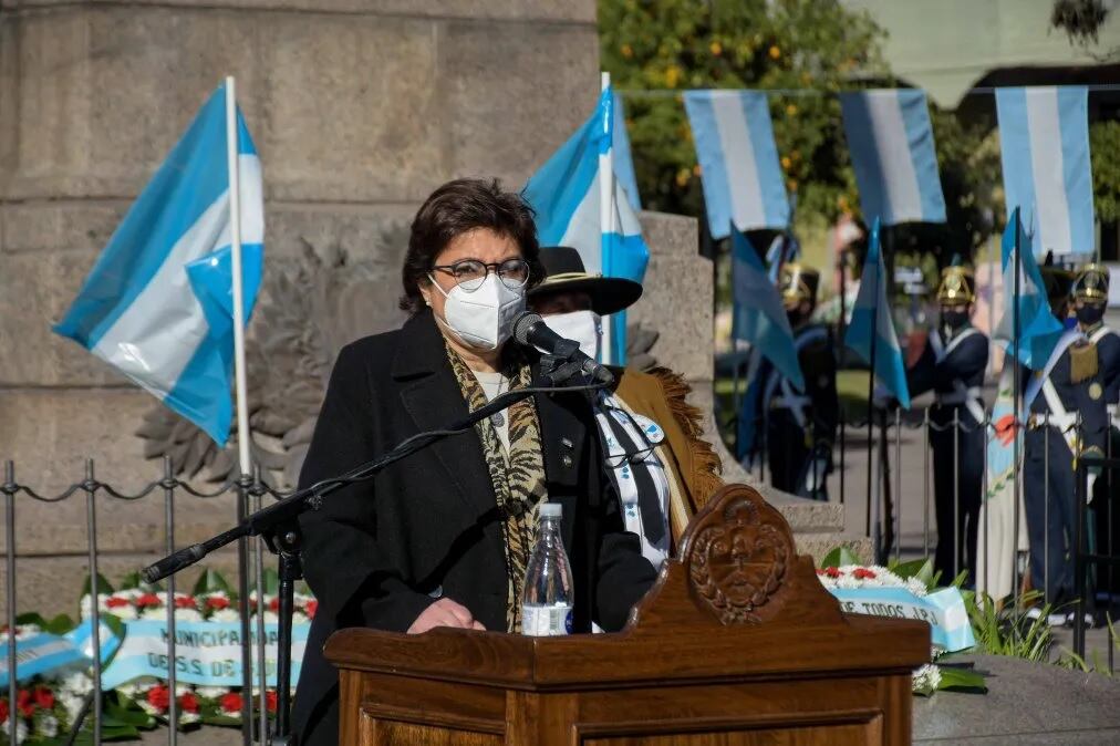 La ministra de Educación de la Provincia, Isolda Calsina, pronunció un discurso alusivo a la fecha patria.