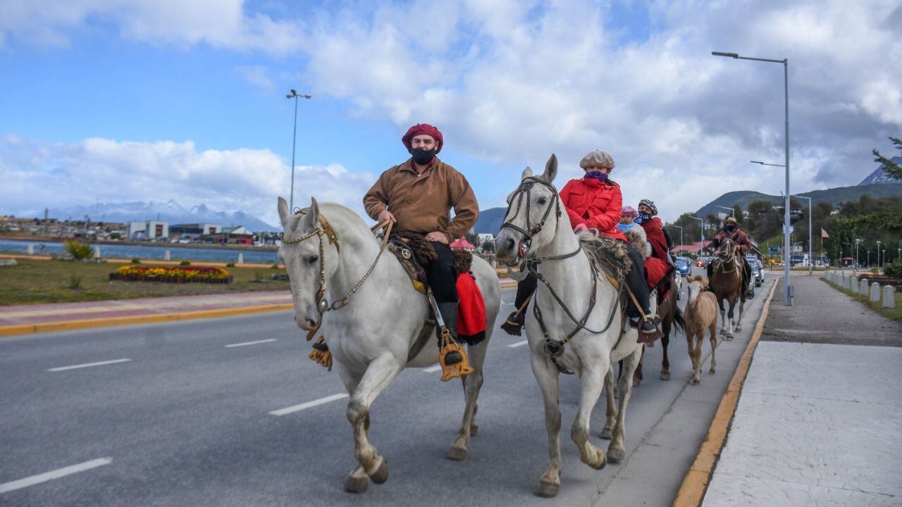 Se realizó una cabalgata por las calles de la ciudad de Ushuaia