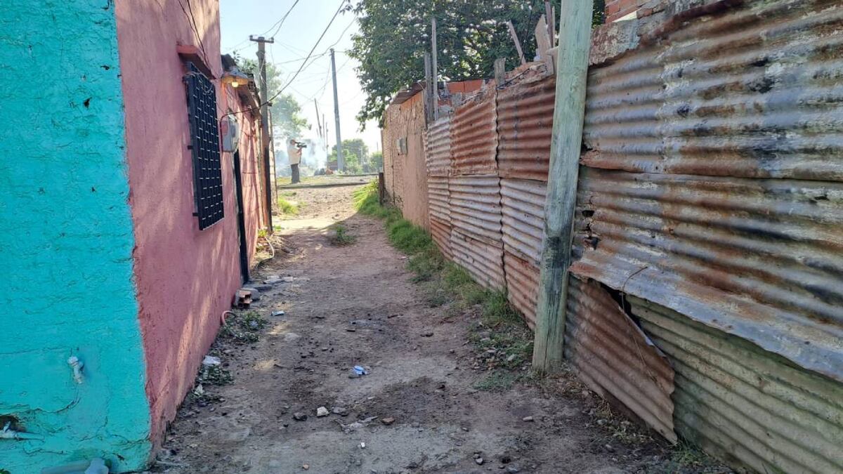 Primer crimen de 2023 en Rosario: lo balearon en un pasillo de Empalme Graneros