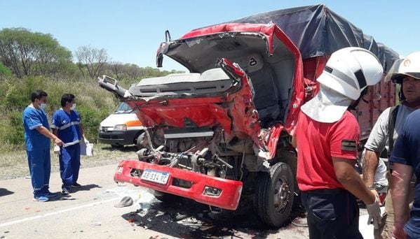 Un muerto tras un choque entre dos camiones en la Ruta N°9