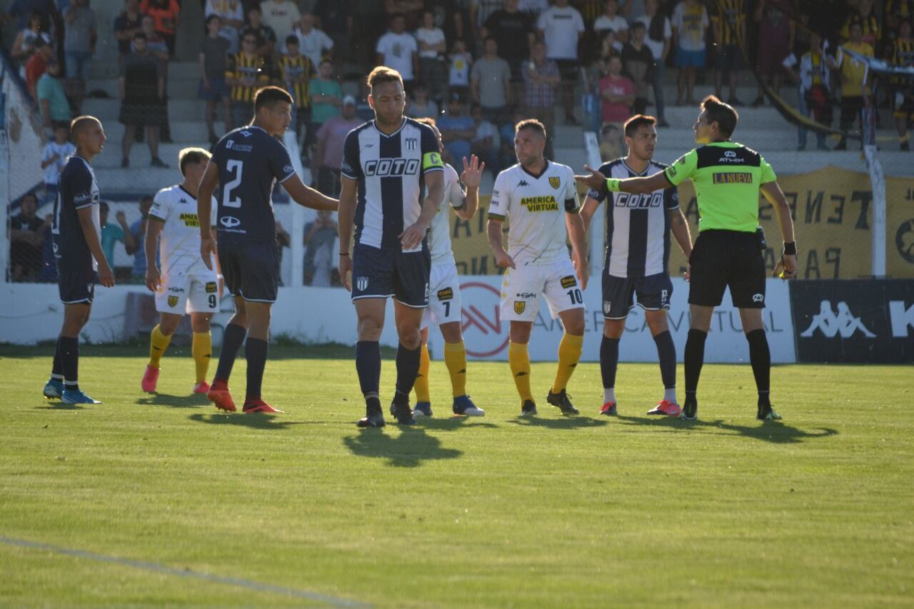 Así fue el partido entre Santamarina de Tandil y Tristán Suárez