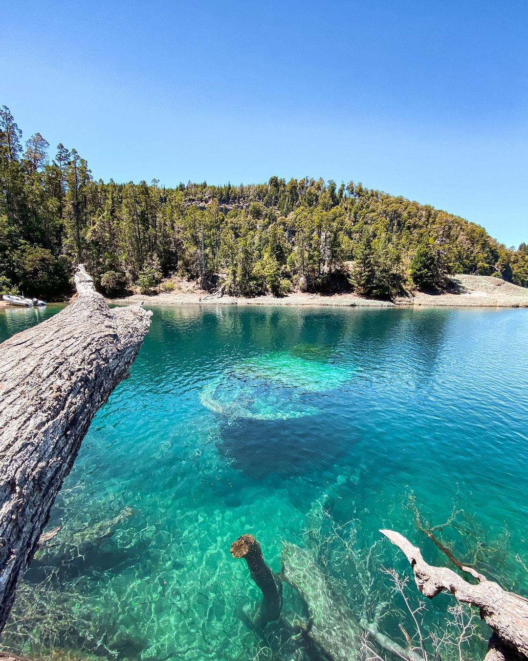 El famoso Saint Michel, el barco hundido en Bariloche.