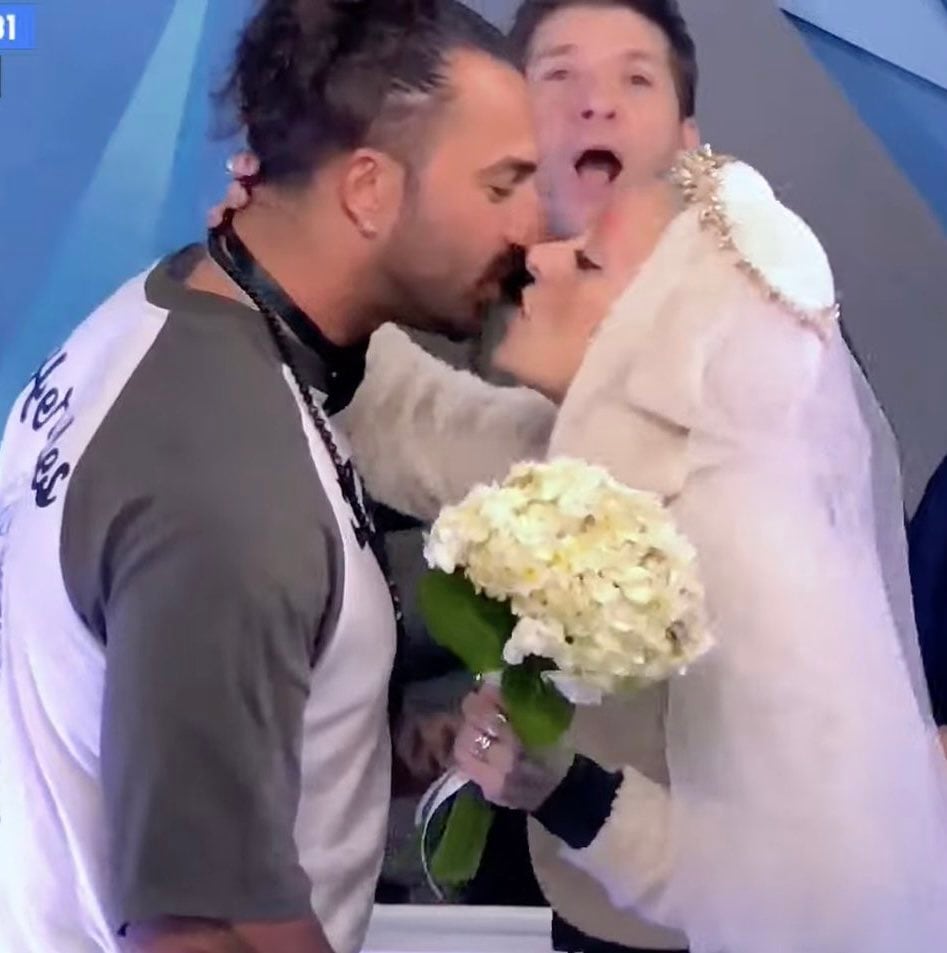 El beso entre Lisandro y Furia en su boda falsa