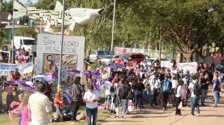 Gran cantidad de personas marcharon en la movilización por Cecilia Strzyzowski.